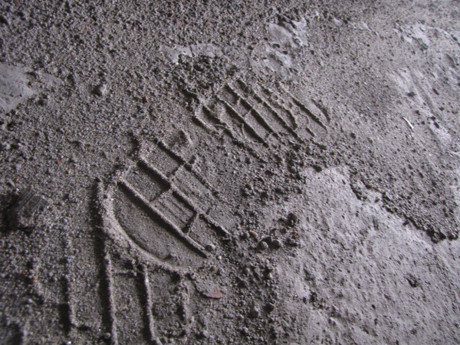 Dấu chân người trong những ngôi nhà hoang