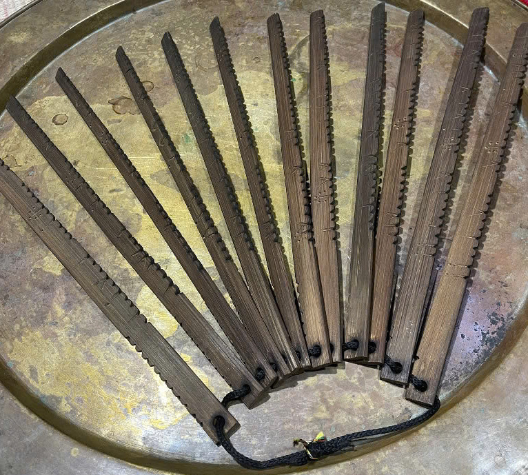 Bộ lịch tre có tuổi đời hàng trăm năm. Bộ lịch tre có tuổi đời hàng trăm năm.