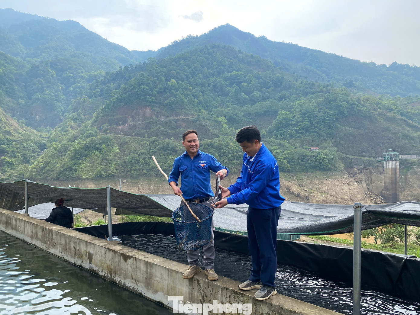 Mô hình nuôi cá hồi, cá tầm của A Lo đang được nhân rộng.