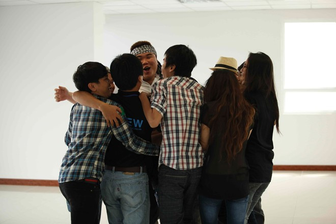 Sau nhiều vòng tuyển chọn từ Bắc chí Nam, đạo diễn Nguyễn Quang Dũng cũng đã chính thức về việc chương trình đã chọn được 12 gương mặt để bước vào ngôi nhà chung của Người giấu mặt vào thứ 3 tới đây. Anh cũng bày tỏ sự tự tin rằng với 12 gương mặt này, “bộ phim truyền hình nhiều tập nhưng không có kịch bản” mang tên Người Giấu Mặt sẽ mang đến nhiều trải nghiệm thú vị cho khán giả khi chính thức lên sóng vào khung giờ 19h55 hàng ngày từ thứ ba ngày 12/11 tới trên kênh VTV6