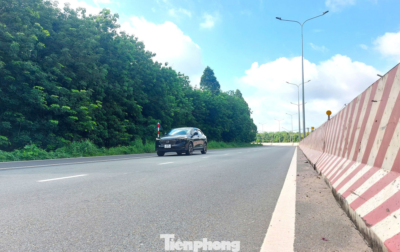 ĐT.744 là tuyến đường huyết mạch nối liền trung tâm của tỉnh Bình Dương và vùng kinh tế hướng Tây Bắc của Bình Dương, đóng vai trò thiết yếu trong việc phát triển kinh tế - xã hội của TP Bến Cát và huyện Dầu Tiếng.