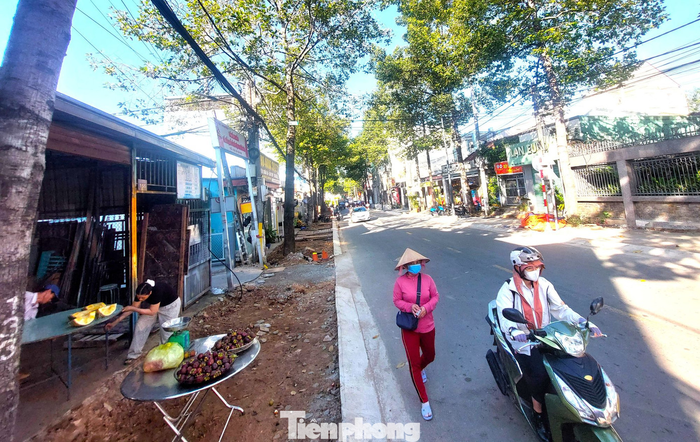 Đại diện UBND TP Thủ Dầu Một cho biết, trên địa bàn hiện có 2.554 tuyến đường do tỉnh, thành phố và chủ đầu tư các khu dân cư quản lý. TP Thủ Dầu Một đã đầu tư tuyến đường chính đô thị và đường liên khu vực, đạt tỷ lệ phủ kín quy hoạch 100%. Đại diện UBND TP Thủ Dầu Một cho biết, trên địa bàn hiện có 2.554 tuyến đường do tỉnh, thành phố và chủ đầu tư các khu dân cư quản lý. TP Thủ Dầu Một đã đầu tư tuyến đường chính đô thị và đường liên khu vực, đạt tỷ lệ phủ kín quy hoạch 100%.