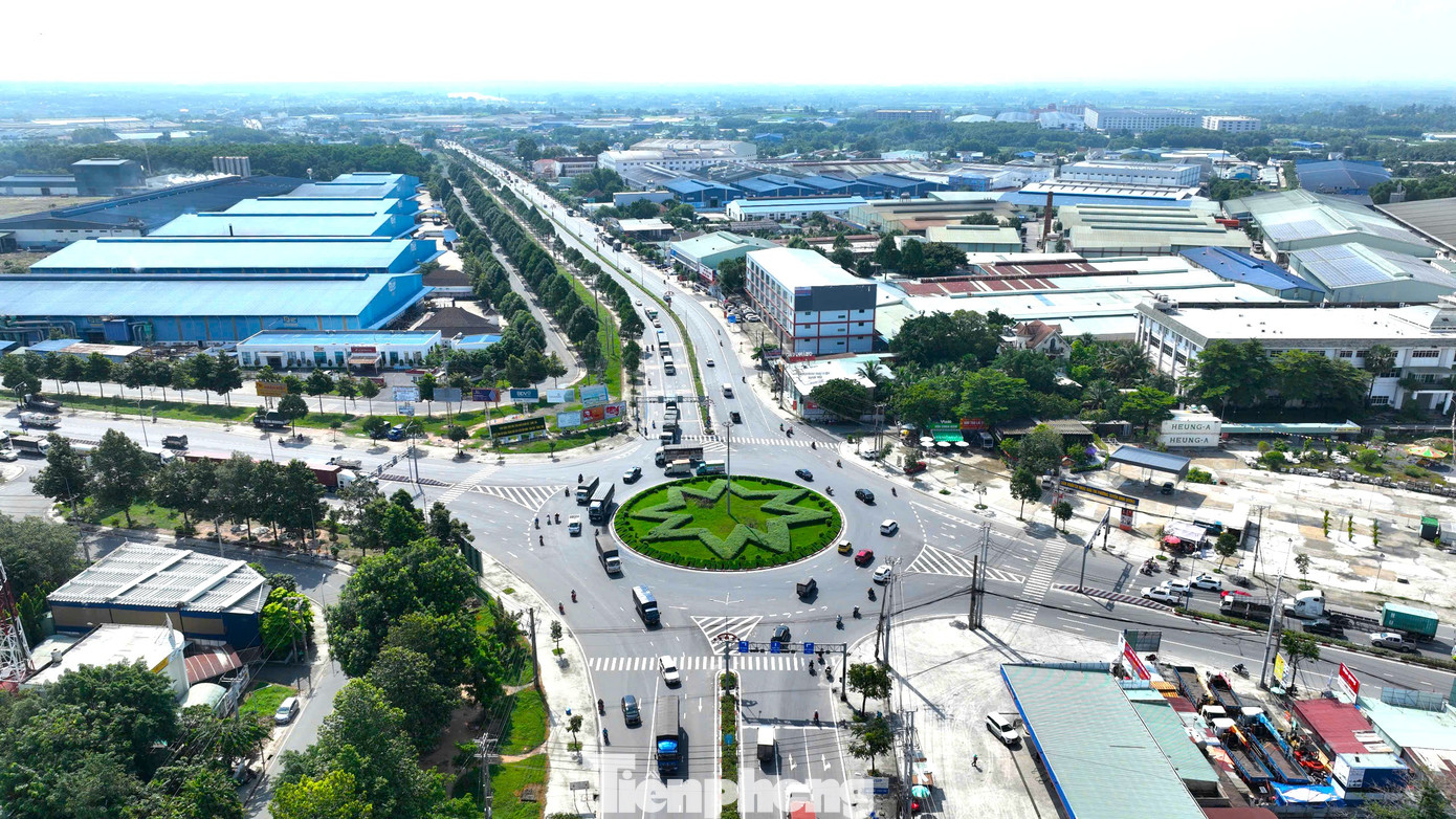 Khu vực vòng xoay đường ĐT.746 và ĐT.747B.