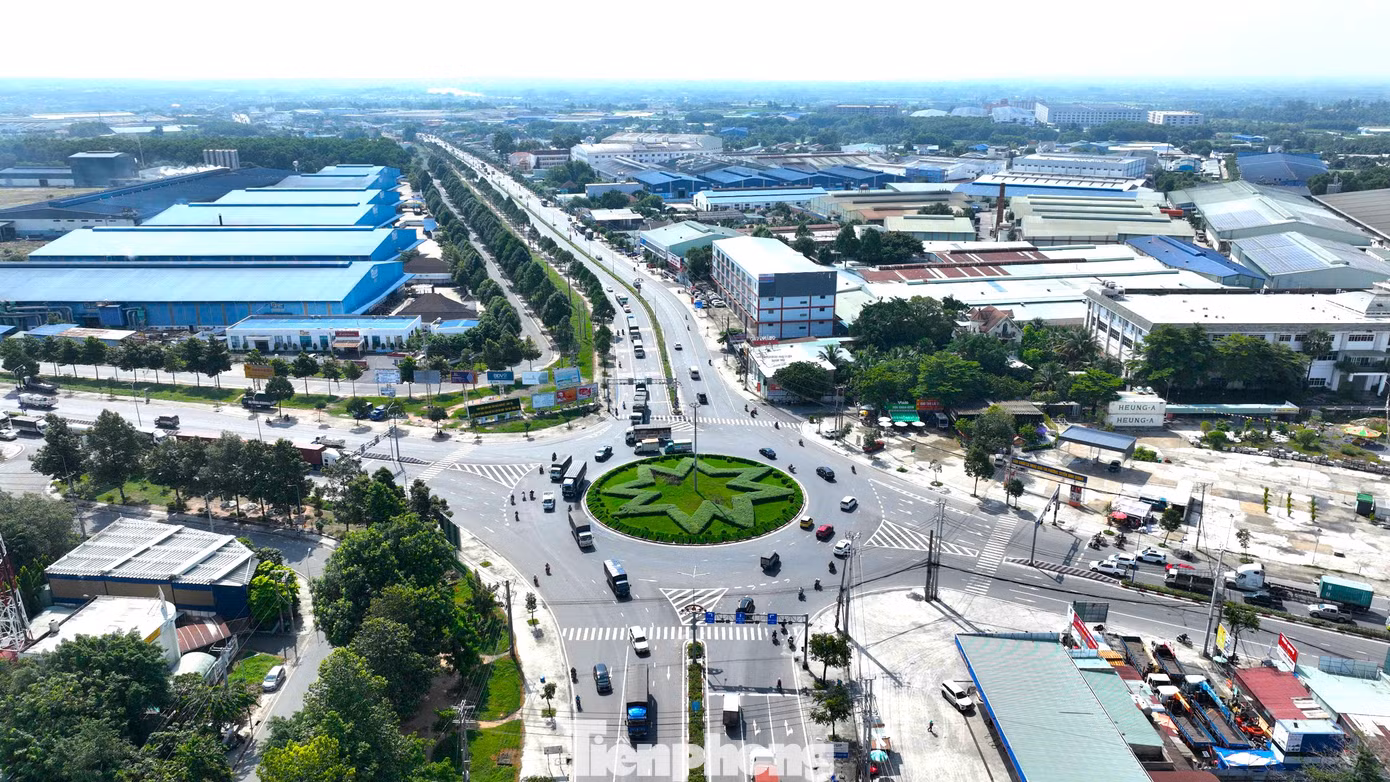 Khu vực vòng xoay đường ĐT.746 và ĐT.747B.