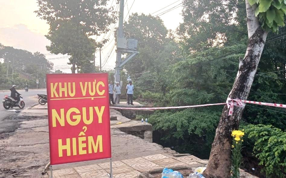 Khu vực suối Xiệp được gắn bảng cảnh báo nguy hiểm Khu vực suối Xiệp được gắn bảng cảnh báo nguy hiểm