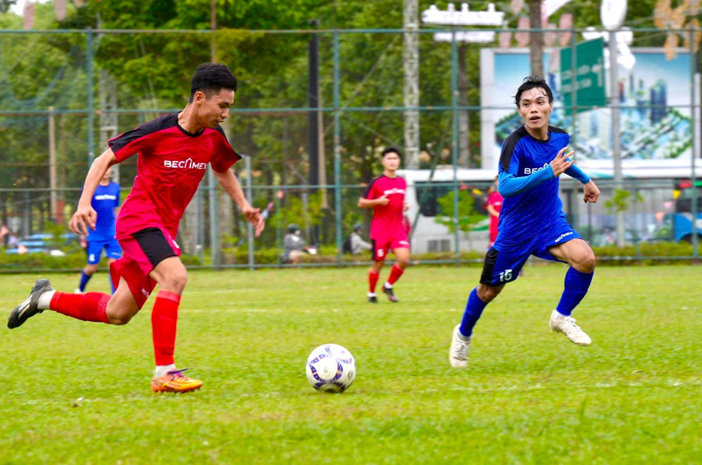 Các cầu thủ thi đấu ngay sau lễ khai mạc Các cầu thủ thi đấu ngay sau lễ khai mạc