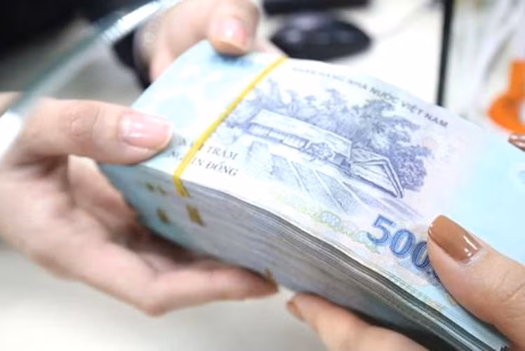 Người phụ nữ chiếm đoạt tiền của nhiều người bằng hình thức đáo hạn ngân hàng (Ảnh: minh họa)