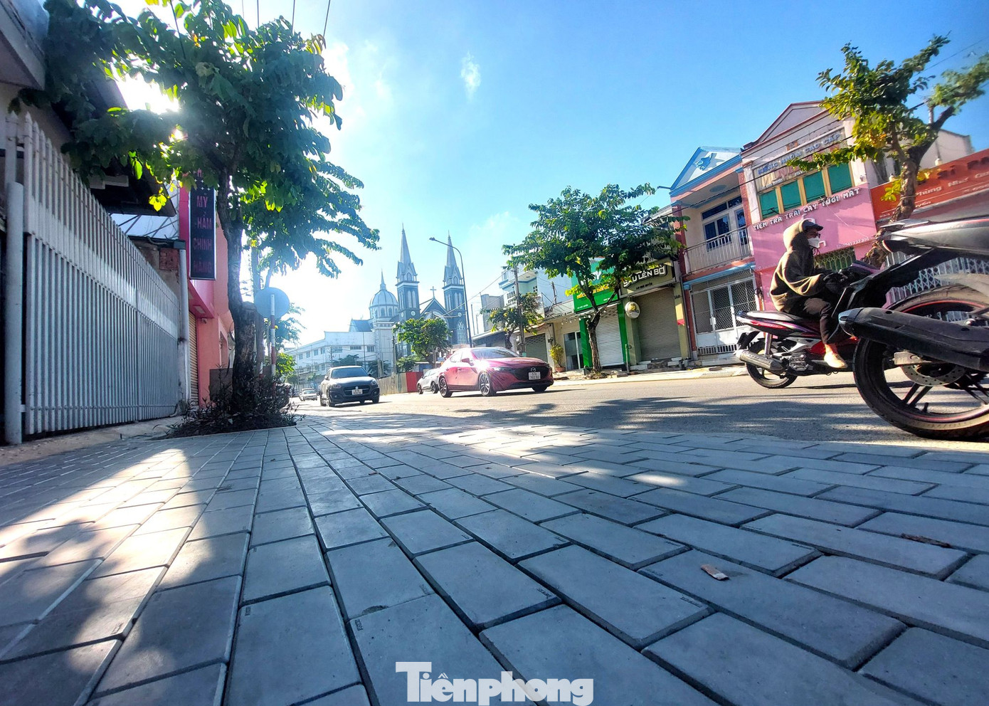 Trước đó, TP Thủ Dầu Một đã đề xuất nhu cầu giai đoạn 2026-2030 nâng cấp, mở rộng, đầu tư xây dựng mới bảo đảm theo mặt cắt quy hoạch được duyệt là 22 tuyến đường chính đô thị và đường liên khu vực, với tổng mức đầu tư hàng nghìn tỷ đồng. Sau khi hoàn thành, các dự án trên sẽ kết nối tuyến đường ven sông Sài Gòn của TP Thủ Dầu Một với TP Thuận An, thúc đẩy phát triển khu vực. Trước đó, TP Thủ Dầu Một đã đề xuất nhu cầu giai đoạn 2026-2030 nâng cấp, mở rộng, đầu tư xây dựng mới bảo đảm theo mặt cắt quy hoạch được duyệt là 22 tuyến đường chính đô thị và đường liên khu vực, với tổng mức đầu tư hàng nghìn tỷ đồng. Sau khi hoàn thành, các dự án trên sẽ kết nối tuyến đường ven sông Sài Gòn của TP Thủ Dầu Một với TP Thuận An, thúc đẩy phát triển khu vực.