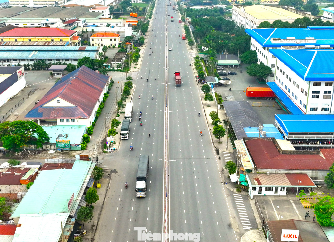 Cả 3 đường được nâng cấp có tổng chiều hơn 47 km, tổng mức đầu tư hơn 2.400 tỷ đồng. Trong ảnh là đường ĐT.743.