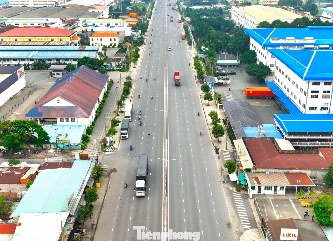 Cả 3 đường được nâng cấp có tổng chiều hơn 47 km, tổng mức đầu tư hơn 2.400 tỷ đồng. Trong ảnh là đường ĐT.743.