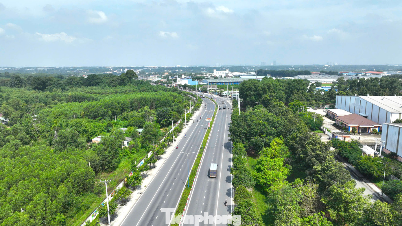 Tuyến ĐT. 746, dài 15km với tổng giá trị xây dựng 720 tỷ đồng, kết nối các huyện phía Bắc của tỉnh Bình Dương như TP.Tân Uyên, huyện Bắc Tân Uyên, huyện Phú Giáo, huyện Bàu Bàng. Trong ảnh là đường ĐT.746.