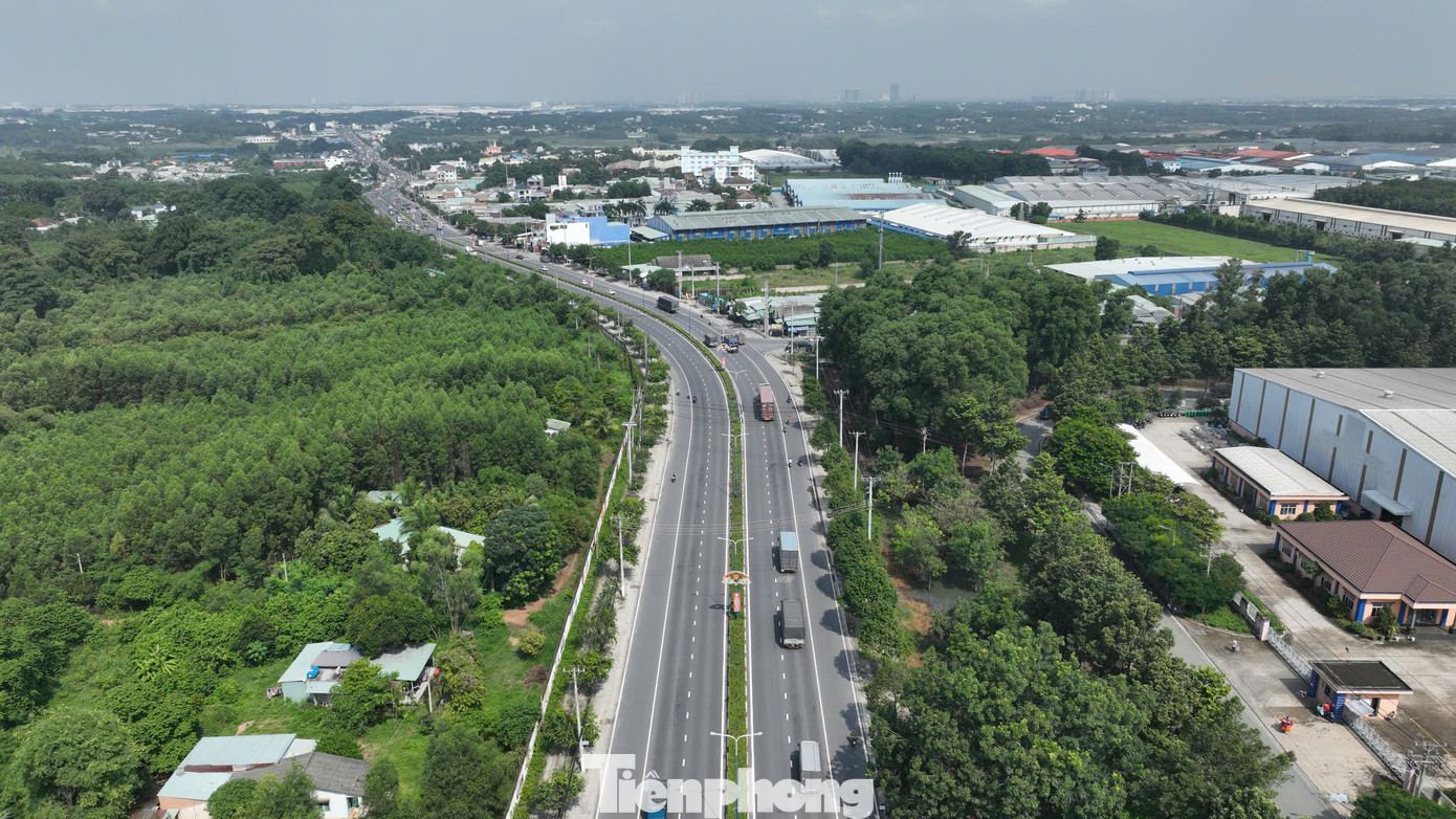 Đây là đường ĐT.747B, dài 17km với tổng giá trị xây dựng 690 tỷ đồng.