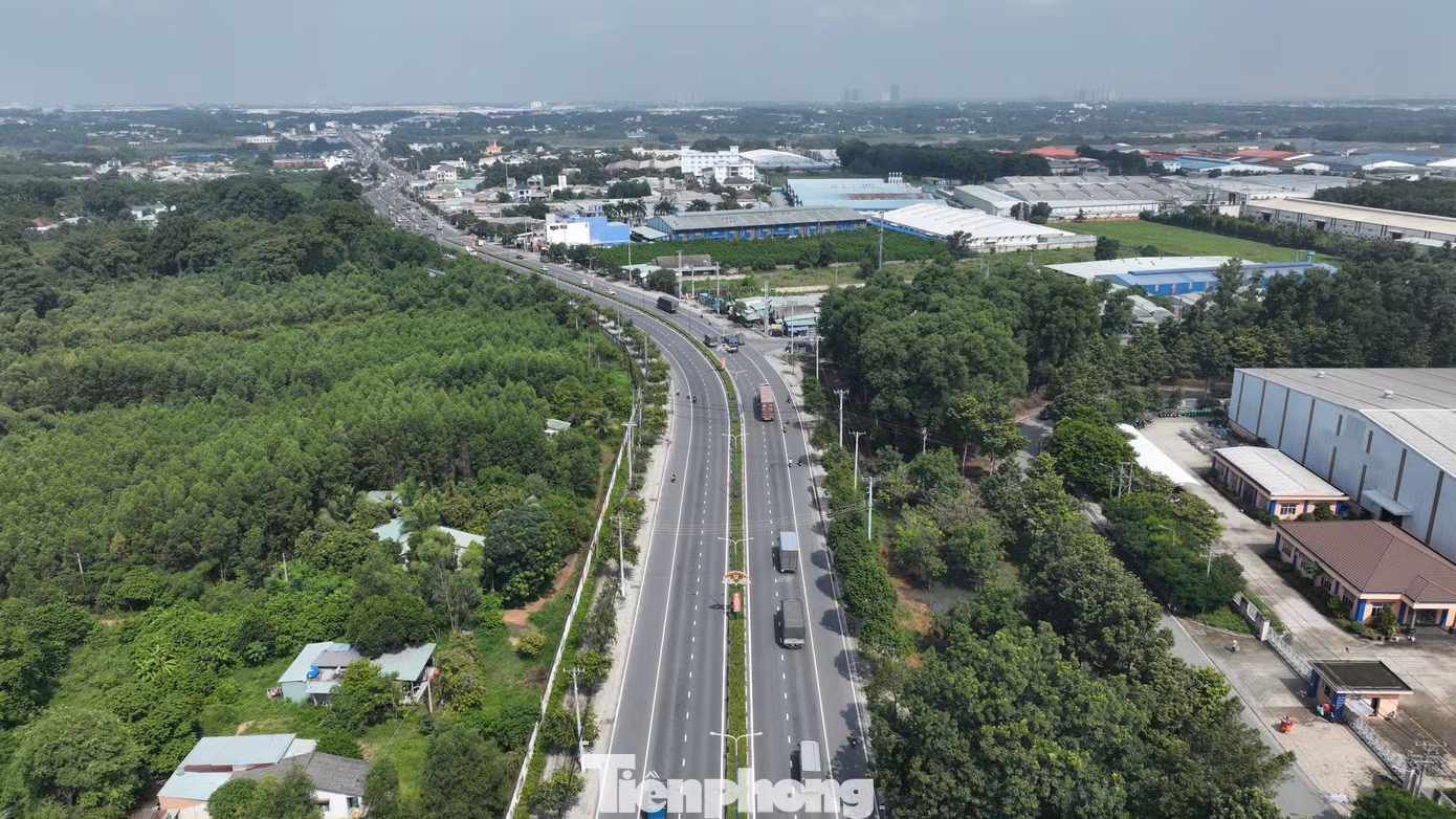 Đây là đường ĐT.747B, dài 17km với tổng giá trị xây dựng 690 tỷ đồng.