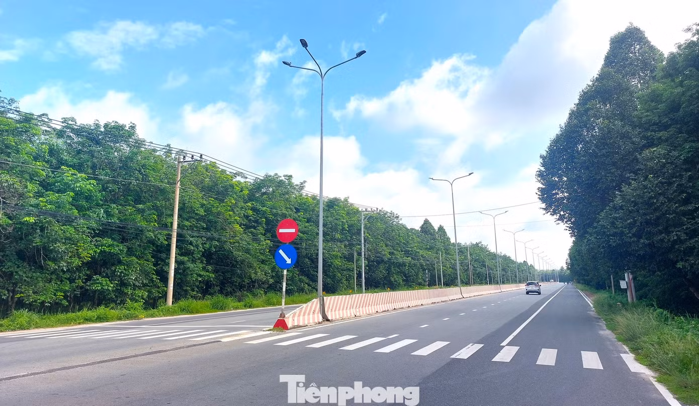 Cùng với nâng cấp, mở rộng tuyến đường ĐT.744, công trình cầu, đường kết nối Bình Dương với Tây Ninh đưa vào khai thác phục vụ nhu cầu đi lại, vận chuyển hàng hóa, tạo điều kiện phát triển du lịch của tỉnh Bình Dương nói chung và huyện Dầu Tiếng nói riêng.