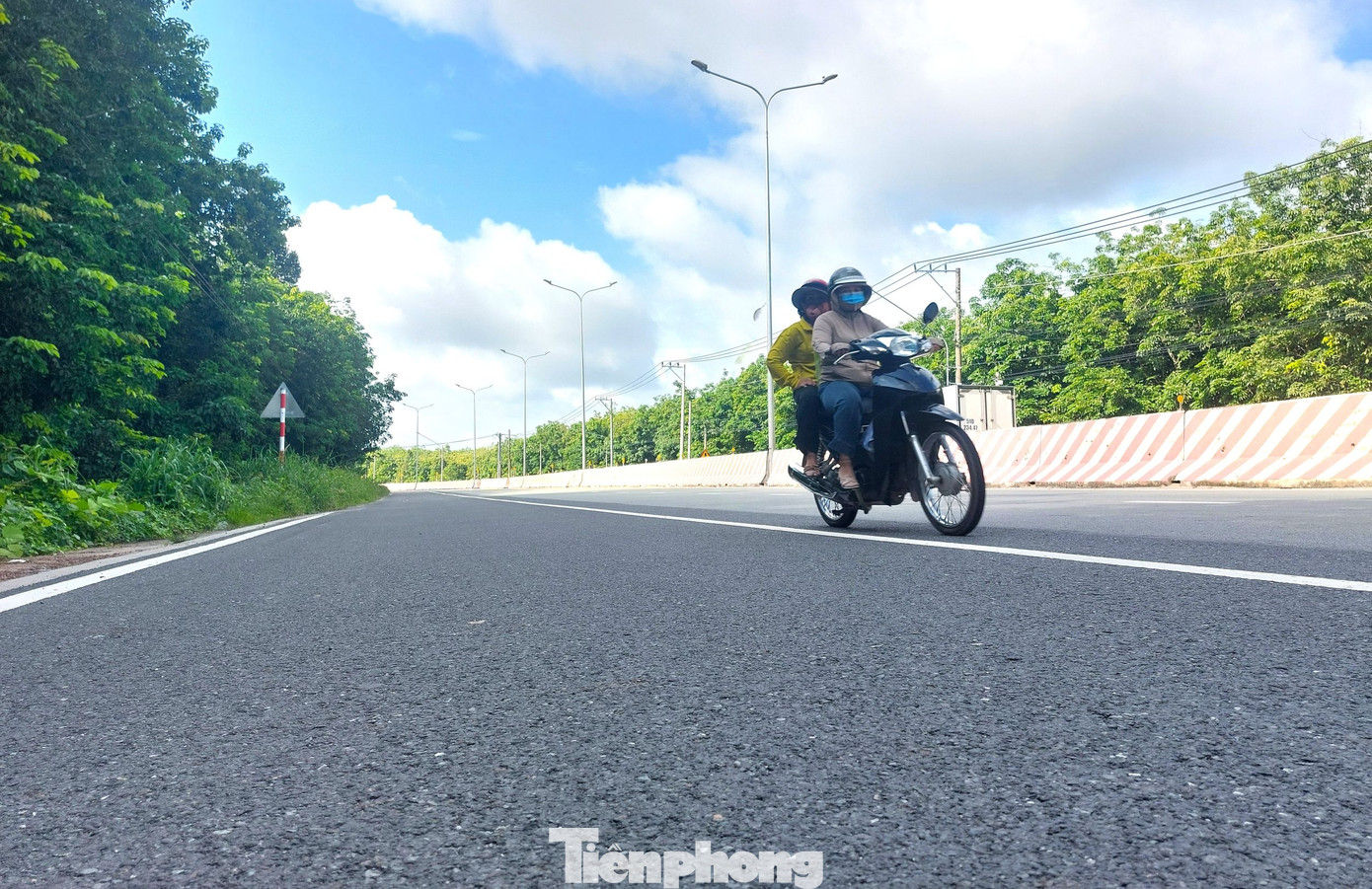 Tuyến ĐT.744 từ TP.Thủ Dầu Một đến huyện Dầu Tiếng dài hơn 60km.