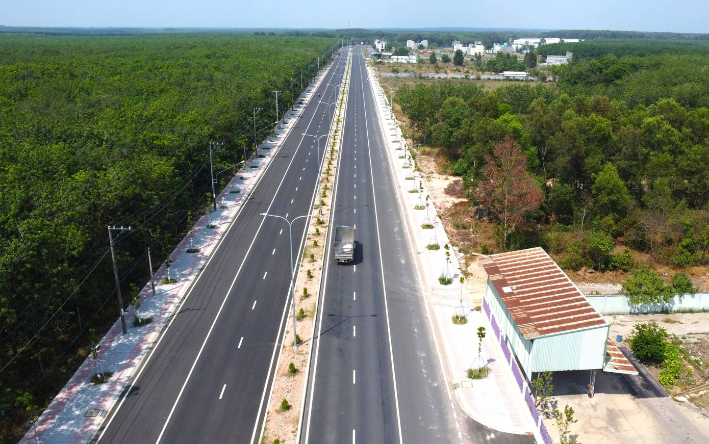 Cùng ngày, Bình Dương tổ chức lễ khánh thành công trình đường ĐT.746. Cùng ngày, Bình Dương tổ chức lễ khánh thành công trình đường ĐT.746.