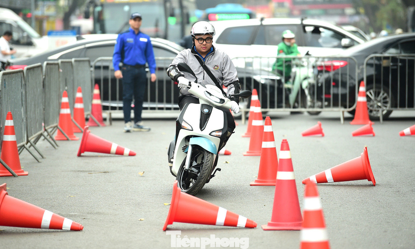 Hướng dẫn, đào tạo kỹ năng tham gia giao thông an toàn, giúp người dân nâng cao khả năng dự đoán và phòng tránh rủi ro khi tham gia giao thông; hướng dẫn nhận biết và phân biệt mũ bảo hiểm đạt Quy chuẩn kỹ thuật Quốc gia và mũ bảo hiểm kém chất lượng.