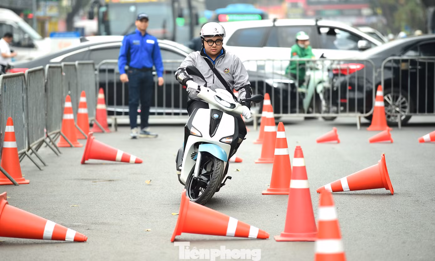 Hướng dẫn, đào tạo kỹ năng tham gia giao thông an toàn, giúp người dân nâng cao khả năng dự đoán và phòng tránh rủi ro khi tham gia giao thông; hướng dẫn nhận biết và phân biệt mũ bảo hiểm đạt Quy chuẩn kỹ thuật Quốc gia và mũ bảo hiểm kém chất lượng.