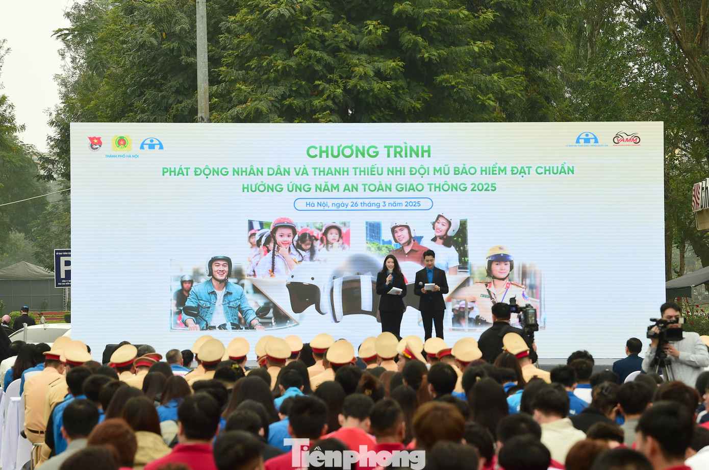 Ngày 26/3, Ủy ban An toàn Giao thông Quốc gia, Ban An toàn Giao thông Thành phố Hà Nội, Thành Đoàn Hà Nội và Công an Thành phố Hà Nội phối hợp tổ chức chương trình phát động toàn dân đội mũ bảo hiểm đạt Quy chuẩn kỹ thuật Quốc gia hưởng ứng năm An toàn giao thông 2025; và ra quân các hoạt động của thanh niên Thủ đô thực hiện Đề án Tuổi trẻ Thủ đô tham gia tuyên truyền, giữ gìn trật tự an toàn giao thông giai đoạn 2022 – 2025.