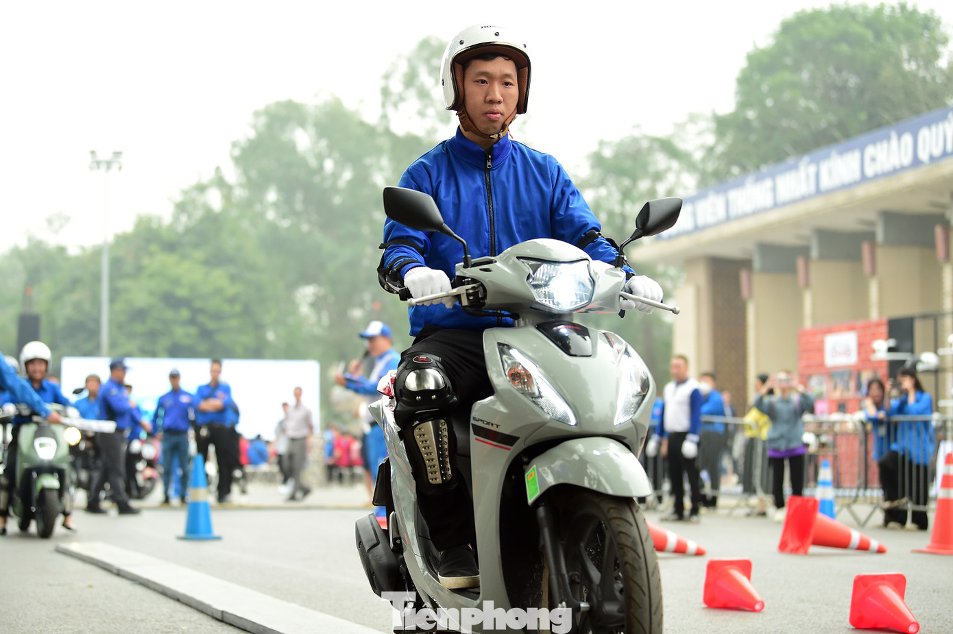 Hướng dẫn, đào tạo kỹ năng tham gia giao thông an toàn, giúp người dân nâng cao khả năng dự đoán và phòng tránh rủi ro khi tham gia giao thông; hướng dẫn nhận biết và phân biệt mũ bảo hiểm đạt Quy chuẩn kỹ thuật Quốc gia và mũ bảo hiểm kém chất lượng.