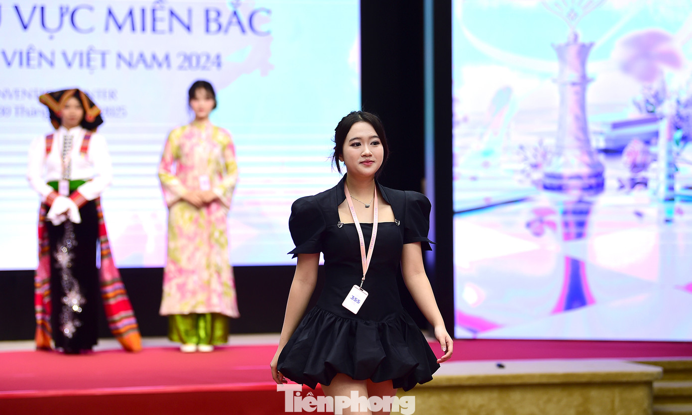 Ngày 30/3, tại Hà Nội, cuộc thi Hoa khôi Sinh viên Việt Nam 2024 với chủ đề “Vẻ đẹp của sự thông minh” diễn ra vòng casting tại khu vực Miền Bắc. Ảnh: Xuân Tùng