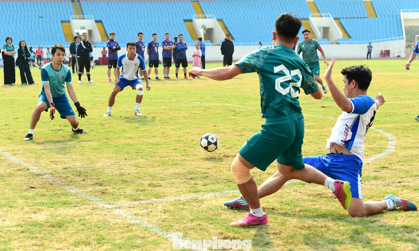 Với tinh thần quyết tâm, đoàn kết và cao thượng thể thao, các vận động viên đã thi đấu cống hiến, mang đến những trận đấu hay, những pha bóng đẹp, tranh đua kịch tính.
