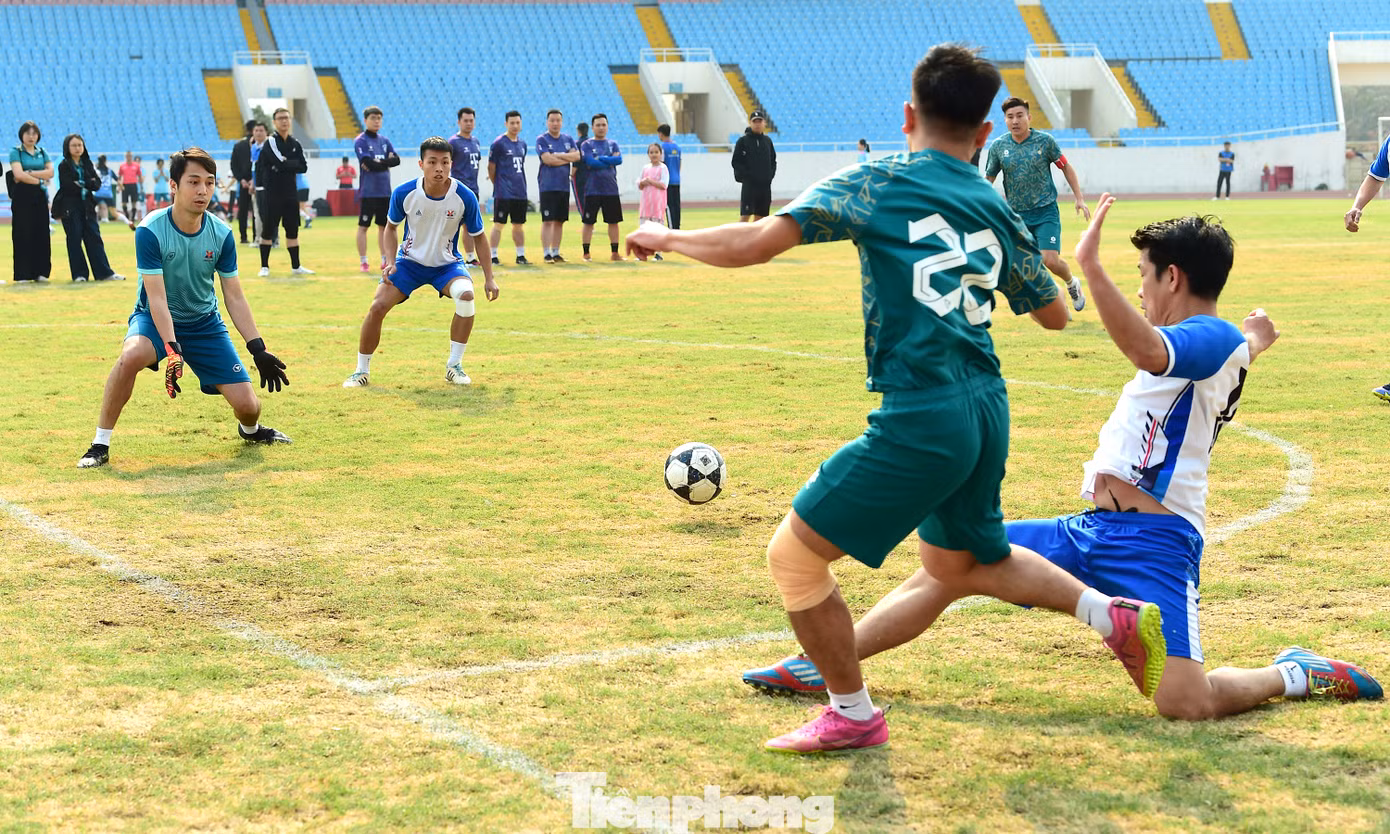Với tinh thần quyết tâm, đoàn kết và cao thượng thể thao, các vận động viên đã thi đấu cống hiến, mang đến những trận đấu hay, những pha bóng đẹp, tranh đua kịch tính.