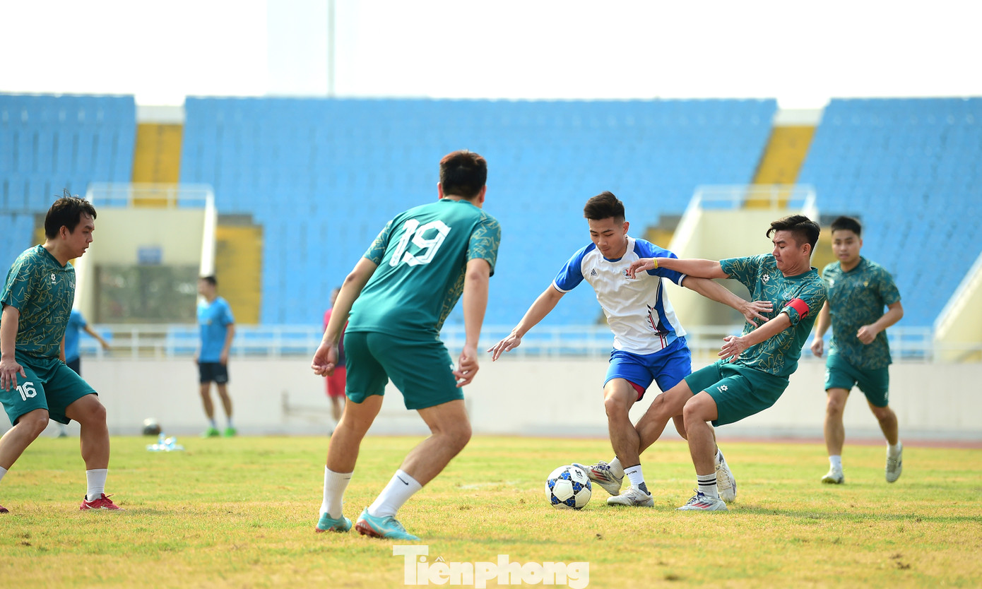 Với tinh thần quyết tâm, đoàn kết và cao thượng thể thao, các vận động viên đã thi đấu cống hiến, mang đến những trận đấu hay, những pha bóng đẹp, tranh đua kịch tính.