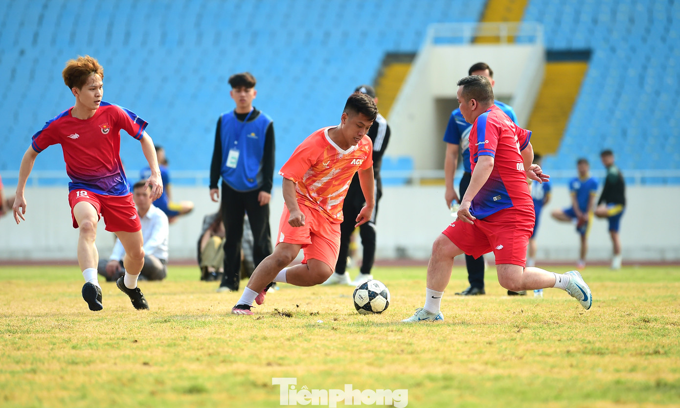 Hội thao thu hút hơn 1.000 vận động viên đến từ 42 cơ sở Đoàn trực thuộc Đoàn Chính phủ tham gia 5 nội dung thi đấu: bóng đá nam, bóng đá nữ, pickleball đôi nam, pickleball đôi nam - nữ và kéo co.