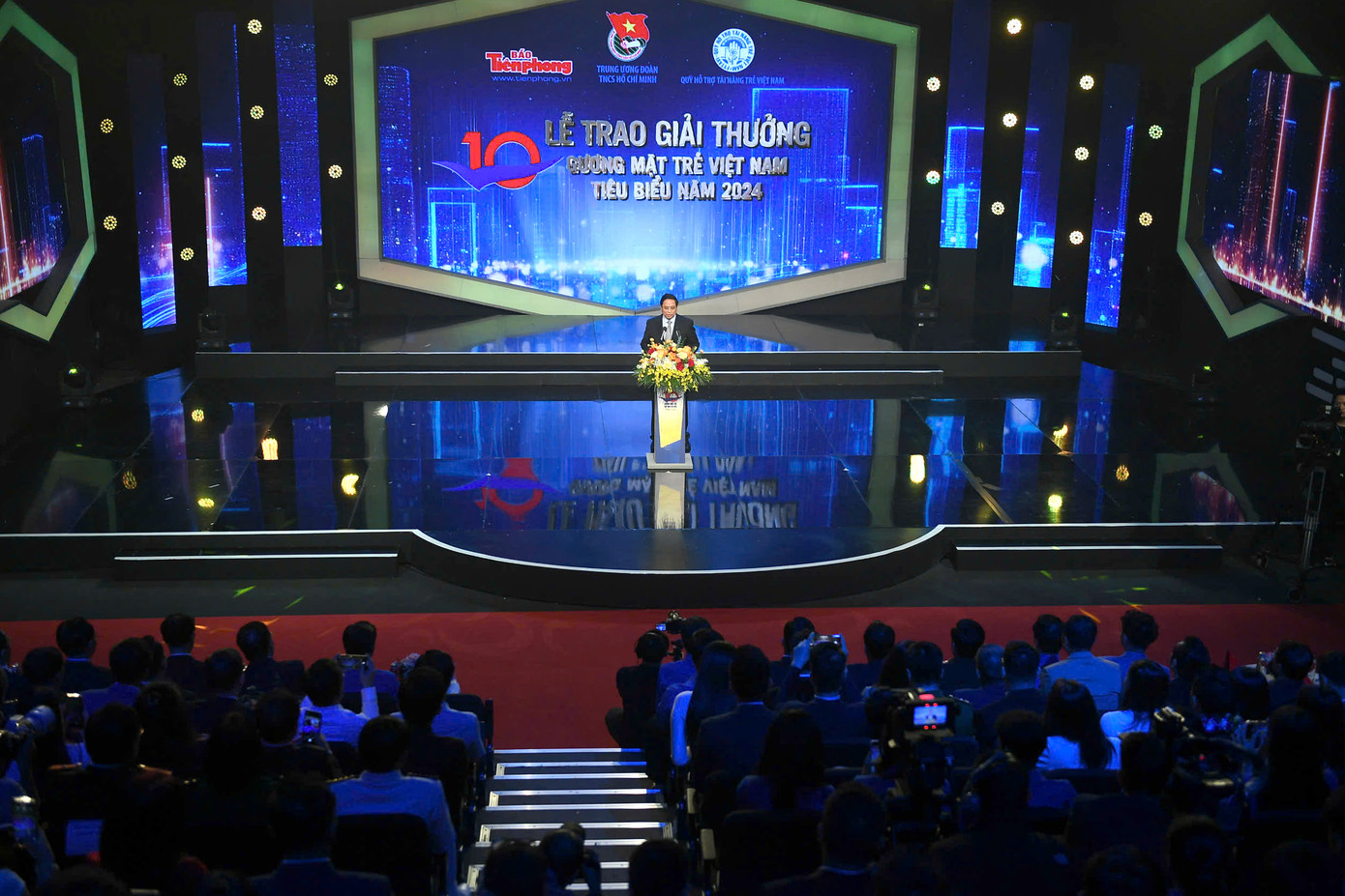 Thủ tướng Chính phủ Phạm Minh Chính phát biểu tại lễ trao giải thưởng Gương mặt trẻ Việt Nam tiêu biểu năm 2024.