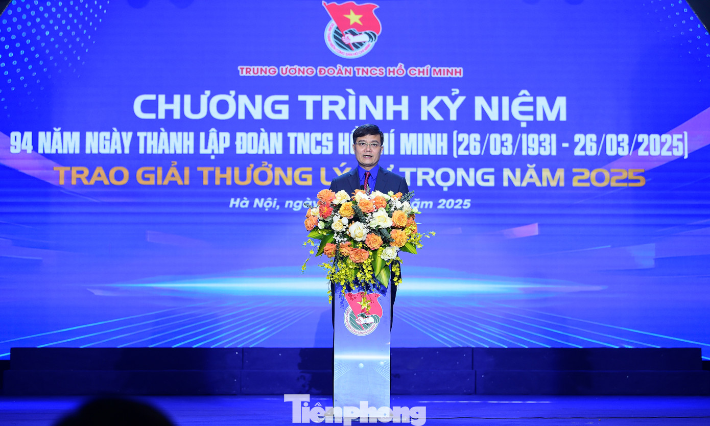 Anh Bùi Quang Huy - Ủy viên dự khuyết T.Ư Đảng, Bí thư thứ nhất T.Ư Đoàn phát biểu tại chương trình. Anh Bùi Quang Huy - Ủy viên dự khuyết T.Ư Đảng, Bí thư thứ nhất T.Ư Đoàn phát biểu tại chương trình.