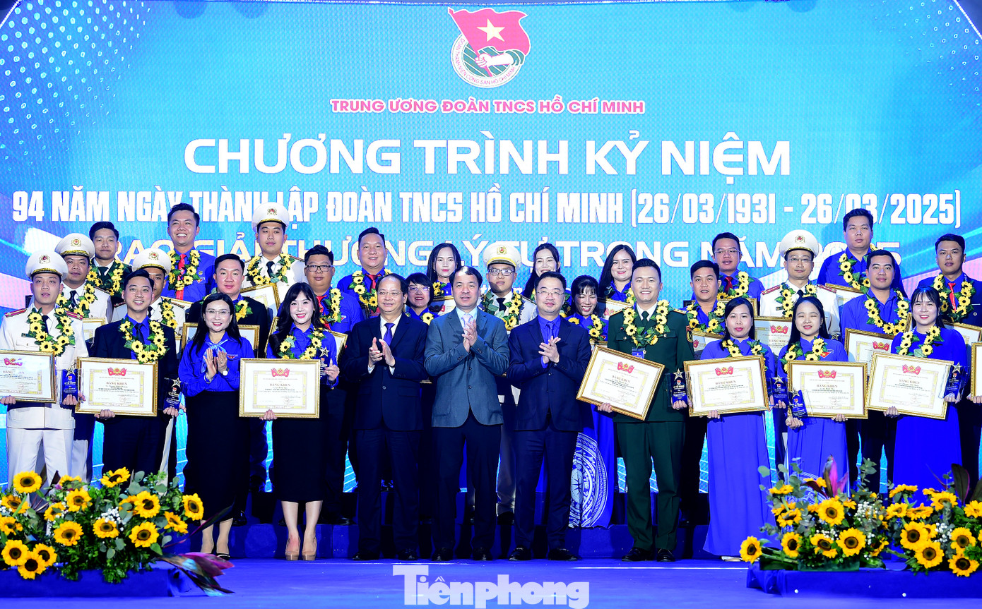 Ủy viên Bộ Chính trị, Bí thư T.Ư Đảng, Trưởng Ban Tuyên giáo và Dân vận Trung ương Nguyễn Trọng Nghĩa phát biểu tại chương trình kỷ niệm 94 năm Ngày thành lập Đoàn TNCS Hồ Chí Minh và trao Giải thưởng Lý Tự Trọng năm 2025. Ảnh: Xuân Tùng