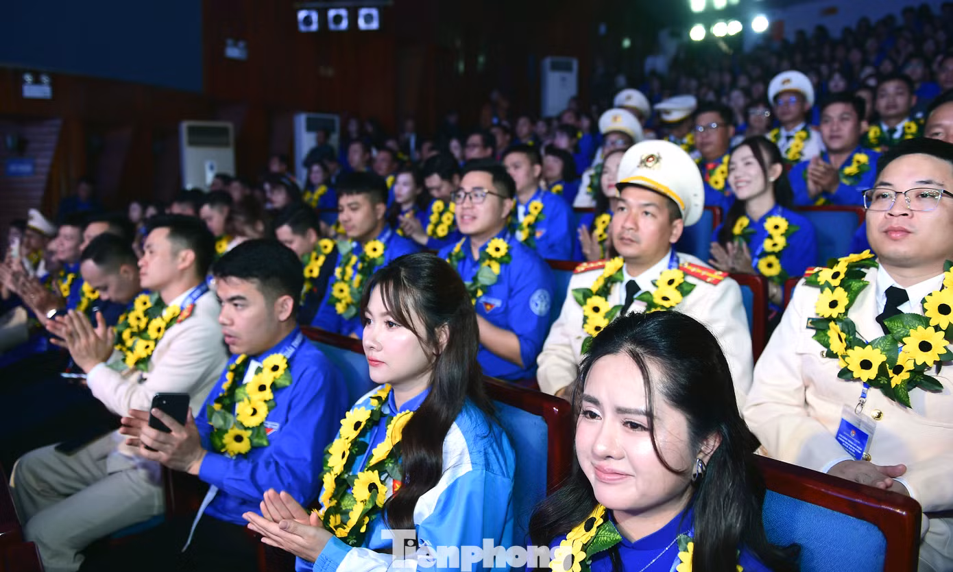 Các cán bộ Đoàn xuất sắc được tuyên dương tại Giải thưởng Lý Tự Trọng năm 2025.