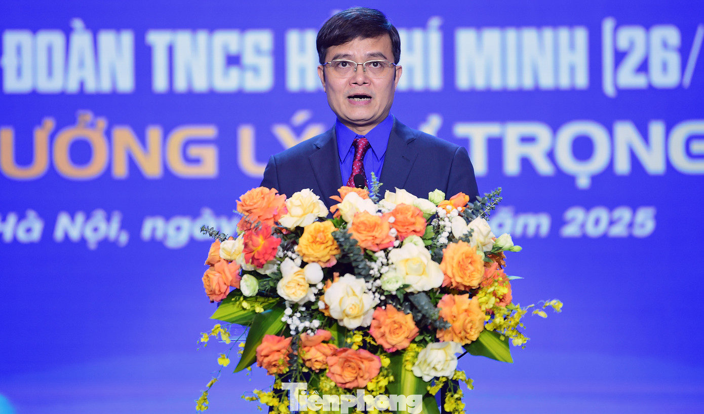 Anh Bùi Quang Huy - Ủy viên dự khuyết T.Ư Đảng, Bí thư thứ nhất T.Ư Đoàn phát biểu tại chương trình. Anh Bùi Quang Huy - Ủy viên dự khuyết T.Ư Đảng, Bí thư thứ nhất T.Ư Đoàn phát biểu tại chương trình.