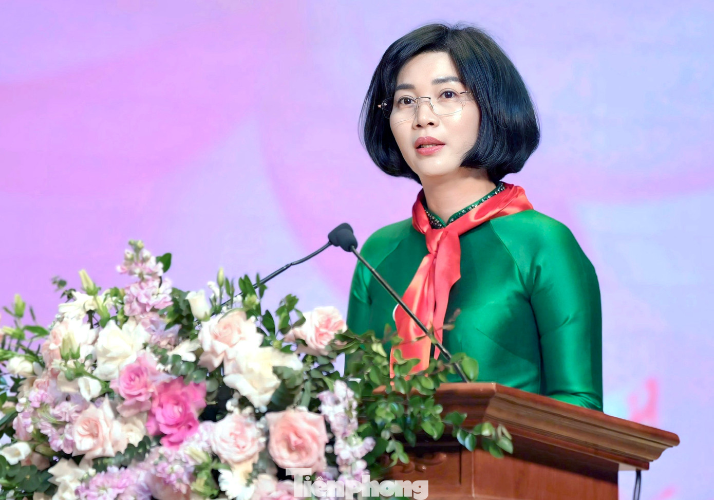 Bà Phùng Thị Hồng Hà - Phó Chủ tịch thường trực HĐND TP Hà Nội phát biểu tại Đại hội. Bà Phùng Thị Hồng Hà - Phó Chủ tịch thường trực HĐND TP Hà Nội phát biểu tại Đại hội.