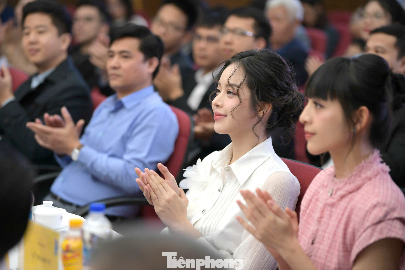 Các đại biểu tham dự lễ trao giải thưởng "Bền Đam Mê" Các đại biểu tham dự lễ trao giải thưởng "Bền Đam Mê"