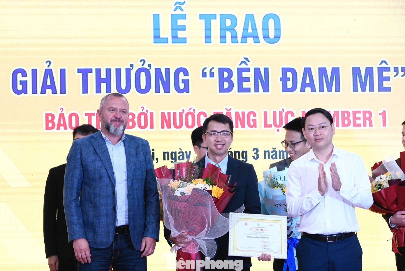 TS. Ngô Ngọc Hải nhận giải thưởng "Bền Đam Mê" TS. Ngô Ngọc Hải nhận giải thưởng "Bền Đam Mê"