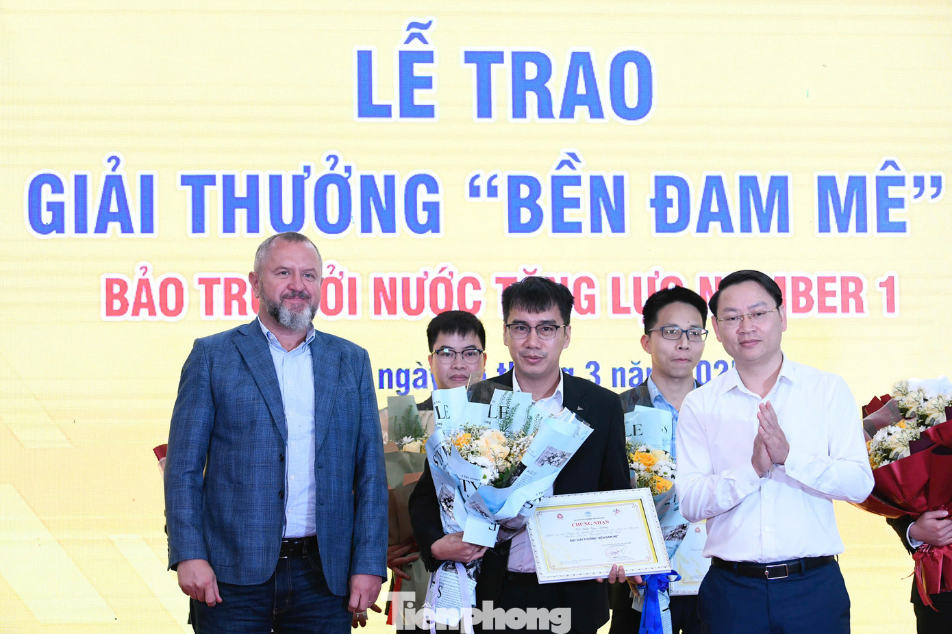 TS. Trần Ngọc Quang nhận giải thưởng "Bền Đam Mê" TS. Trần Ngọc Quang nhận giải thưởng "Bền Đam Mê"
