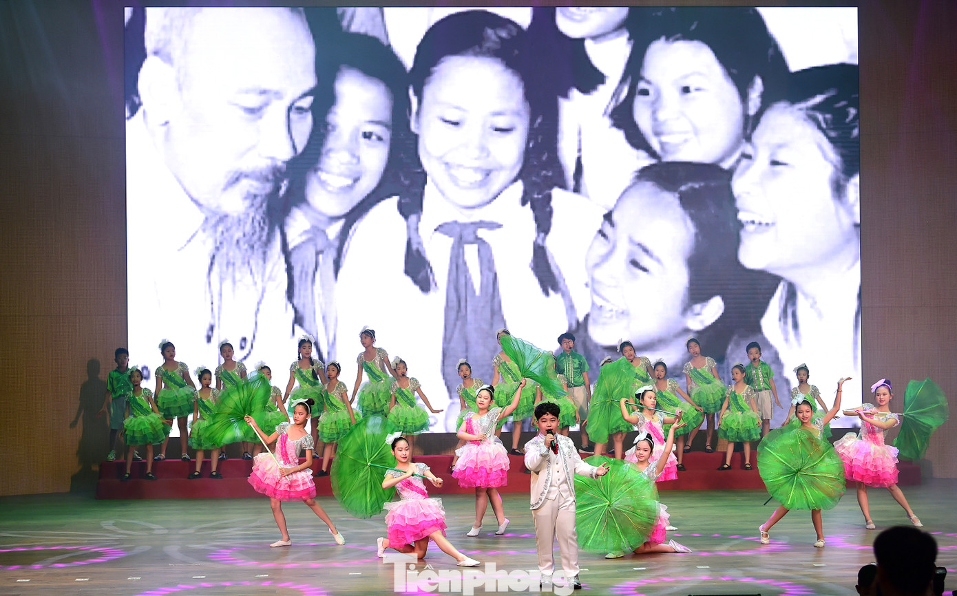 Tại chương trình, các em thiếu nhi của Thành phố Hà Nội và tỉnh Hà Nam đã mang đến chương trình những tiết mục văn nghệ đặc sắc, giàu cảm xúc, thể hiện tài năng nghệ thuật cũng như niềm kính yêu với Bác Hồ và quê hương đất nước Việt Nam.