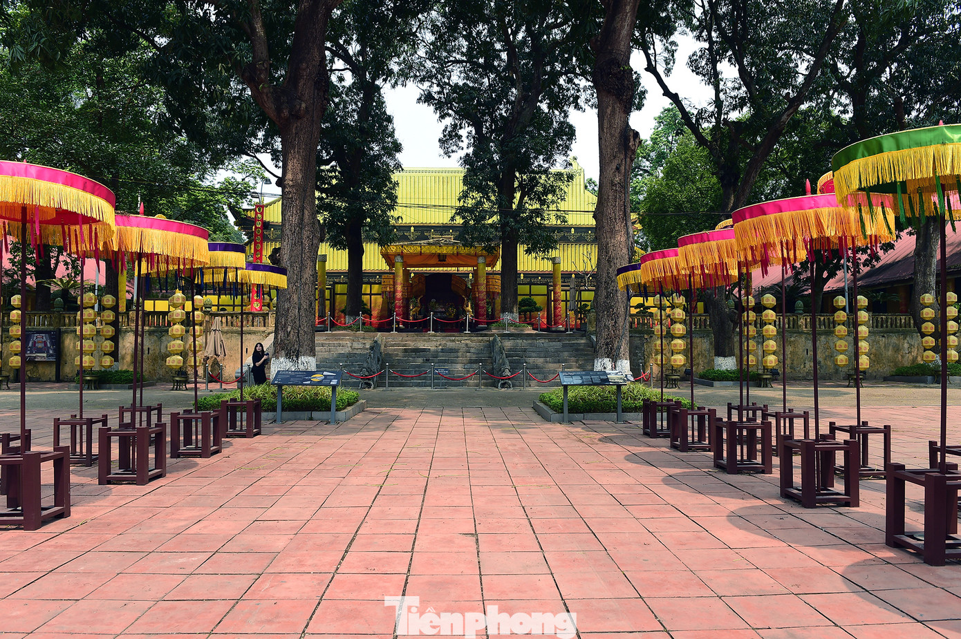 Điện Kính Thiên tại Hoàng thành Thăng Long. Điện Kính Thiên tại Hoàng thành Thăng Long.