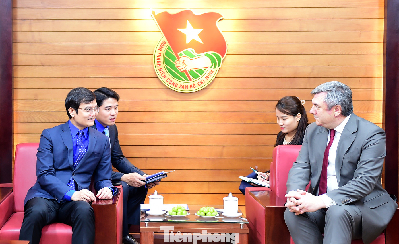 Bí thư thứ nhất T.Ư Đoàn Bùi Quang Huy tiếp Phó Chủ tịch Ủy ban Đối ngoại thành phố Saint Petersburg (LB Nga) Kalganov Vyacheslav Gennadievich. Ảnh: Xuân Tùng