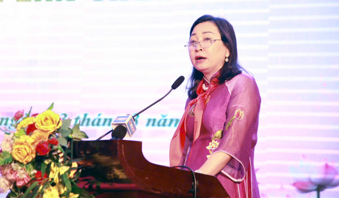 Bà Đinh Thị Lụa - Phó Bí thư thường trực Tỉnh ủy Hà Nam phát biểu chỉ đạo tại Đại hội. Ảnh: BTC Bà Đinh Thị Lụa - Phó Bí thư thường trực Tỉnh ủy Hà Nam phát biểu chỉ đạo tại Đại hội. Ảnh: BTC