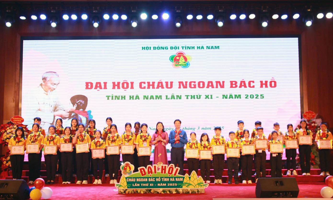 Dịp này, Hội đồng Đội tỉnh Hà Nam tuyên dương, khen thưởng 120 cháu ngoan Bác Hồ cấp tỉnh. Ảnh: BTC Dịp này, Hội đồng Đội tỉnh Hà Nam tuyên dương, khen thưởng 120 cháu ngoan Bác Hồ cấp tỉnh. Ảnh: BTC