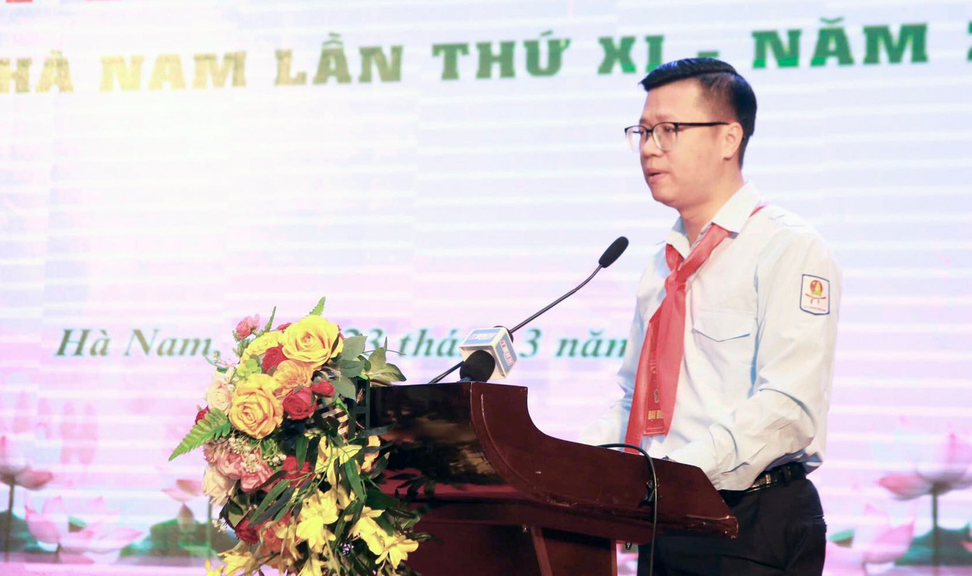 Anh Vũ Trần Tùng Anh – Phó Bí thư Tỉnh Đoàn, Chủ tịch Hội đồng Đội tỉnh Hà Nam phát biểu tại Đại hội. Ảnh: BTC Anh Vũ Trần Tùng Anh – Phó Bí thư Tỉnh Đoàn, Chủ tịch Hội đồng Đội tỉnh Hà Nam phát biểu tại Đại hội. Ảnh: BTC
