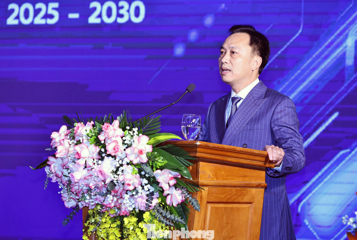 Ông Lại Xuân Lâm - Phó Bí thư Đảng ủy Chính phủ phát biểu tại chương trình. Ảnh: Xuân Tùng Ông Lại Xuân Lâm - Phó Bí thư Đảng ủy Chính phủ phát biểu tại chương trình. Ảnh: Xuân Tùng