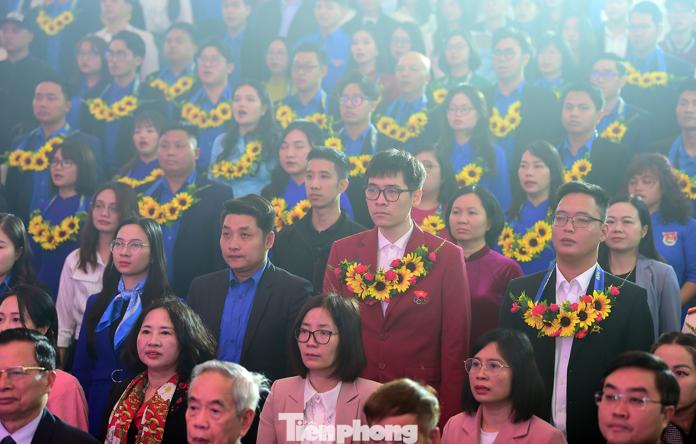 “Đất nước ta đang bước vào một thời kỳ mới - thời kỳ khẳng định vị thế, giá trị con người Việt Nam trên trường quốc tế. Chúng ta nguyện quyết tâm đoàn kết, đồng lòng dưới sự lãnh đạo của Đảng, phát huy sức trẻ, hòa khát vọng thanh xuân của mình với khát vọng chung của toàn dân tộc, đưa Thủ đô và đất nước phát triển toàn diện, mạnh mẽ, bứt phá và cất cánh, góp phần chuẩn bị thế và lực để đất nước ta phát triển giàu mạnh, hùng cường trong kỷ nguyên mới - kỷ nguyên vươn mình của dân tộc”, chị Chu Hồng Minh bày tỏ.