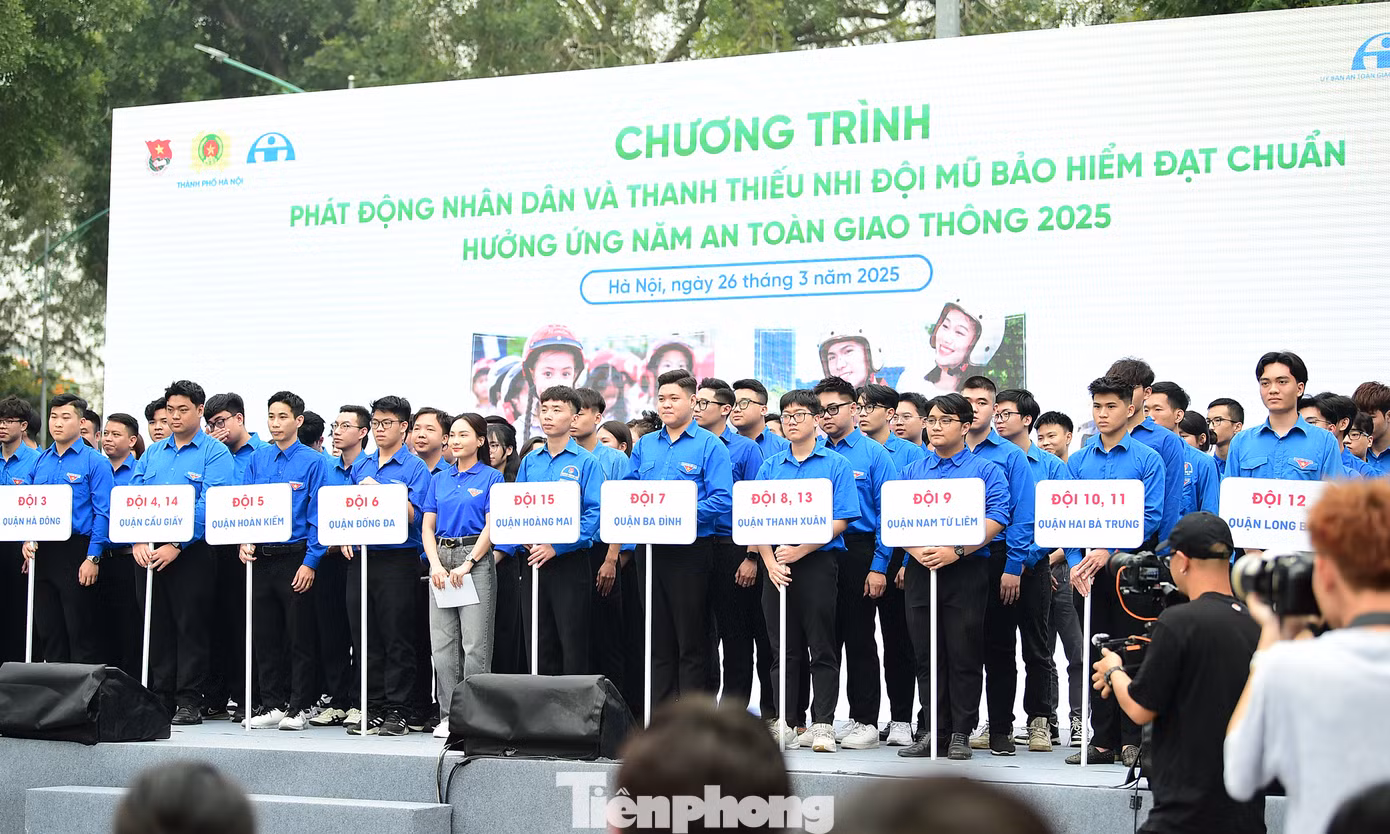 Tại chương trình, Thành Đoàn Hà Nội và Phòng Cảnh sát Giao thông Công an Thành phố tiếp tục phối hợp thành lập triển khai 15 đội hình “Giao thông xanh” cấp Thành phố và 30 đội hình Giao thông xanh cấp cơ sở với 675 thành viên túc trực, tham gia tình nguyện, hỗ trợ các hoạt động cứu nạn, cứu hộ, đảm bảo trật tự an toàn giao thông tại 15 chốt giao thông trọng điểm trên địa bàn thành phố, góp phần thực hiện các nhiệm vụ chính trị của Thủ đô.