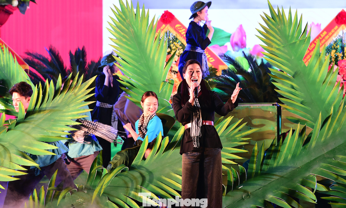 Các tiết mục nghệ thuật tại lễ kỷ niệm. Ảnh: Xuân Tùng