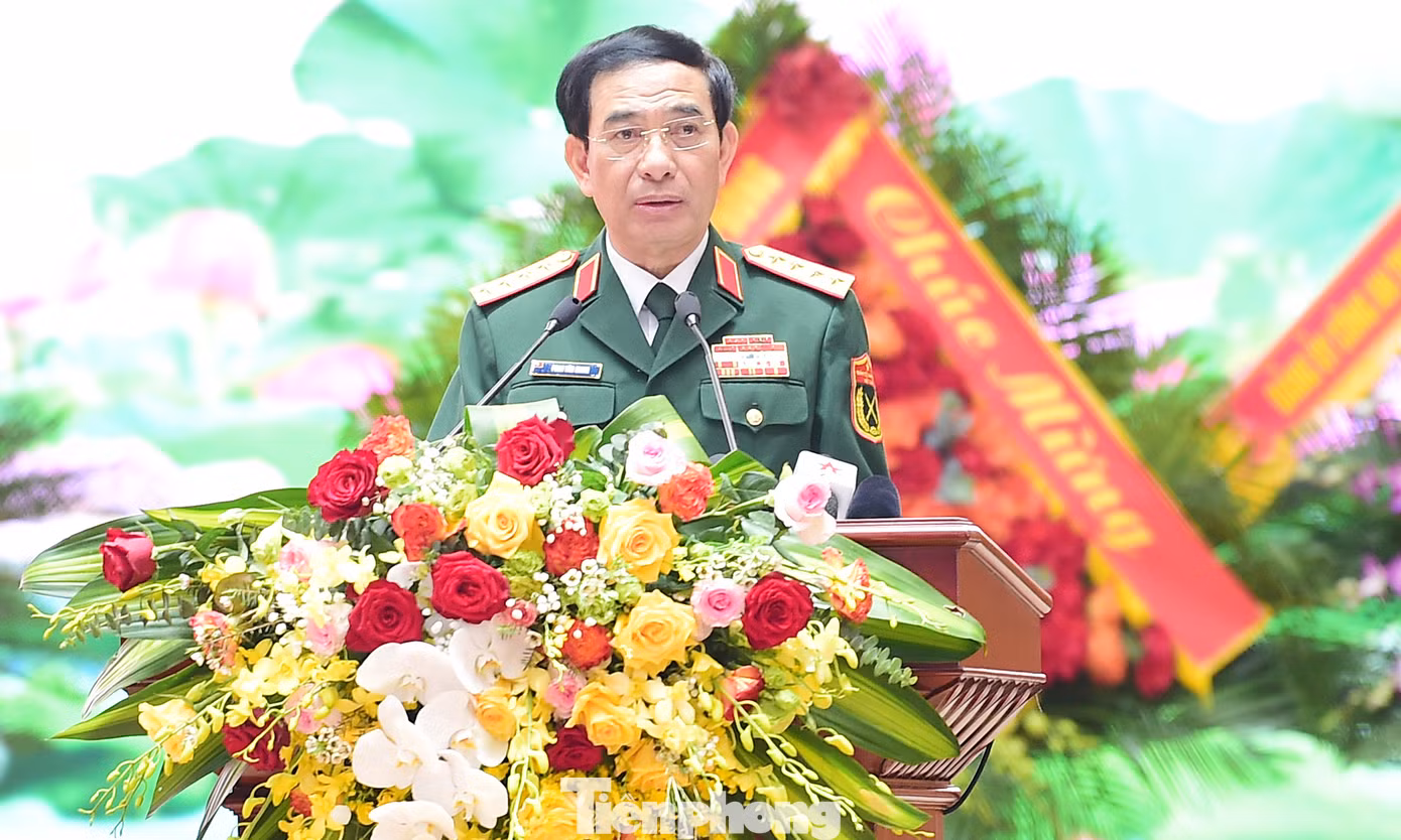 Đại tướng Phan Văn Giang trình bày diễn văn kỷ niệm 90 năm ngày truyền thống Dân quân tự vệ Việt Nam. Ảnh: Xuân Tùng Đại tướng Phan Văn Giang trình bày diễn văn kỷ niệm 90 năm ngày truyền thống Dân quân tự vệ Việt Nam. Ảnh: Xuân Tùng