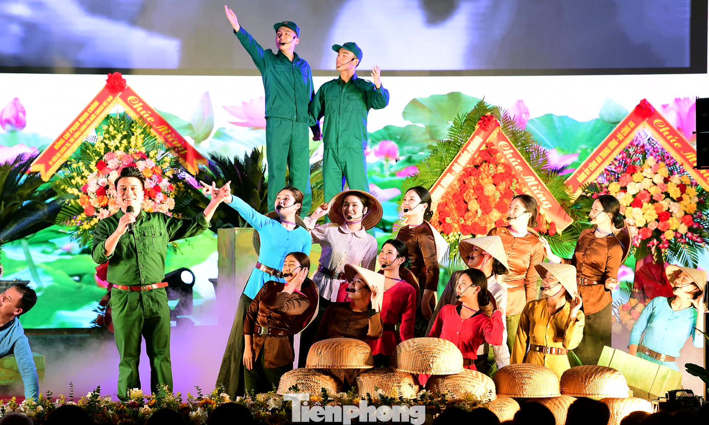 Các tiết mục nghệ thuật tại lễ kỷ niệm. Ảnh: Xuân Tùng